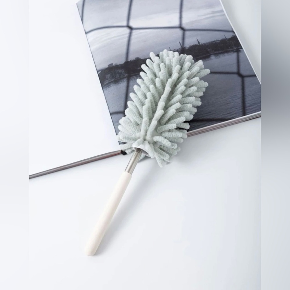 1pc Retractable Feather Duster…Color: Light Green…New